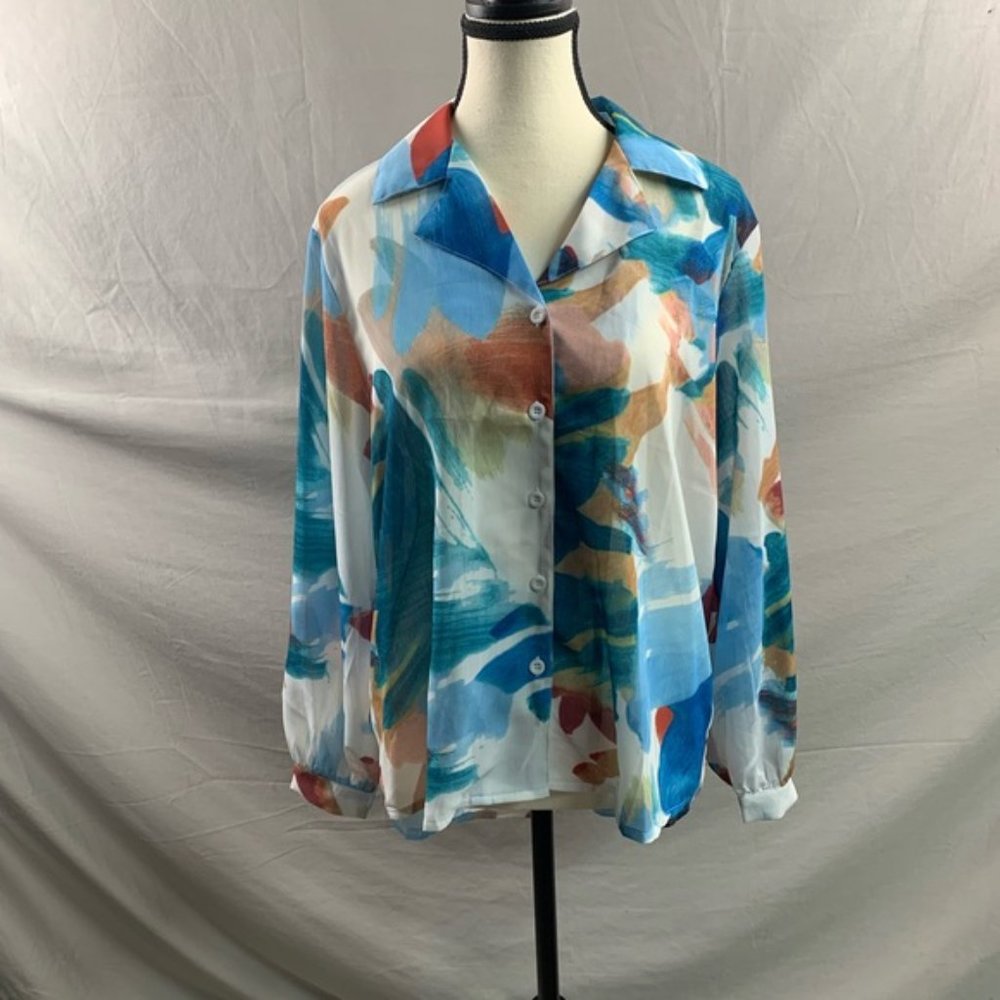 LAST ONE 🔥 Graphic Patterned Button-Down Blouse - Picture 6 of 6